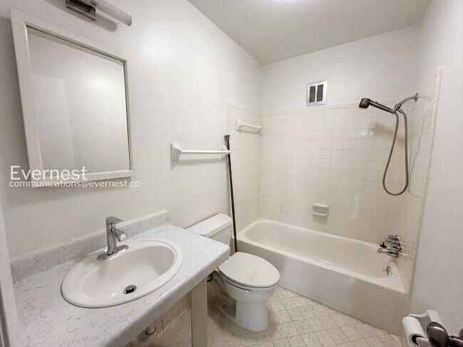 Building Photo - 2601 Hillsboro Pike