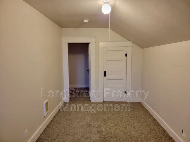 Building Photo - 29626 OR-34