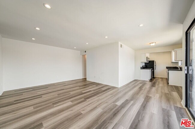 Building Photo - 7453 Haskell Ave