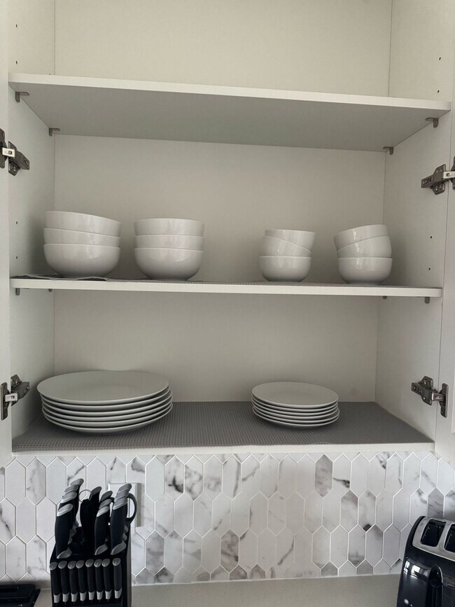 Building Photo - 1223 E Plant St