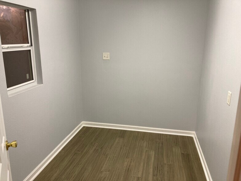 Excellent office space next to foyer. - 16485 County Road 164