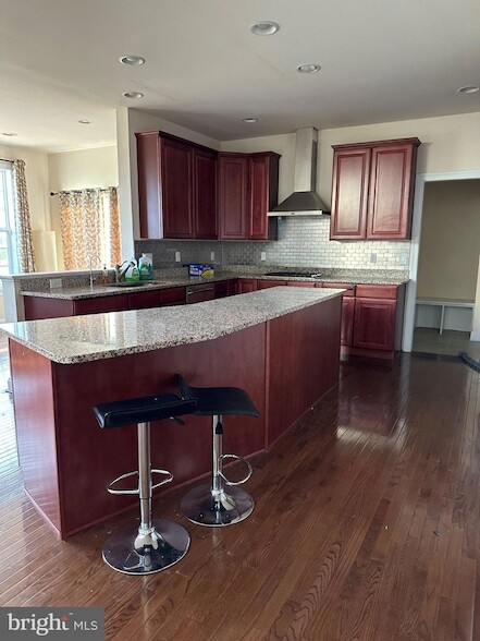 Building Photo - 605 Sunflower Cir