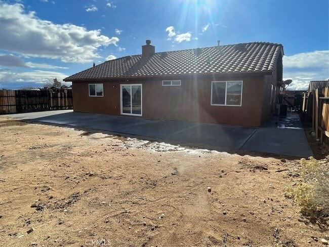 Building Photo - 16392 Appletree Ln