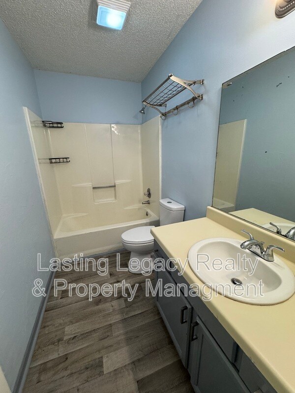 Building Photo - 708 W Devonshire St