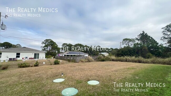 Building Photo - 1247 San Matio St