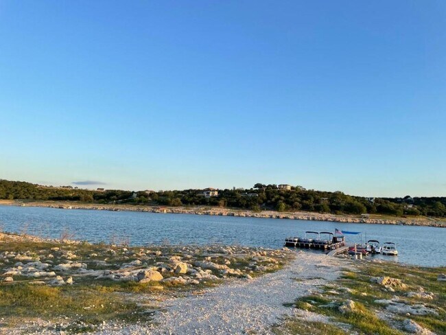 Building Photo - 21107 Highland Lake Dr