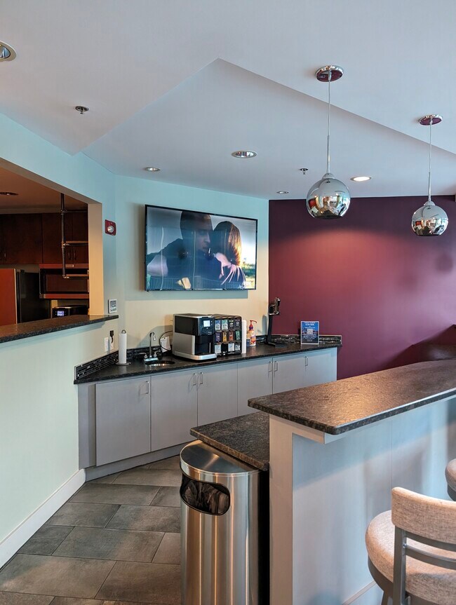 Free coffee and hot chocolate daily - 301 Demonbreun St