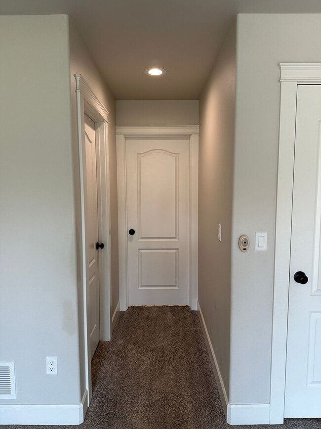 Building Photo - 6585 Beverly Hills Cir