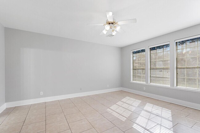 Building Photo - 16727 Sonoma Del Norte Dr