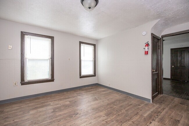Building Photo - 9005 Union