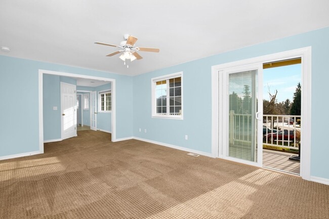 Building Photo - Sunny 5 Bedroom Home with 3 Car Garage in Quiet Neighborhood