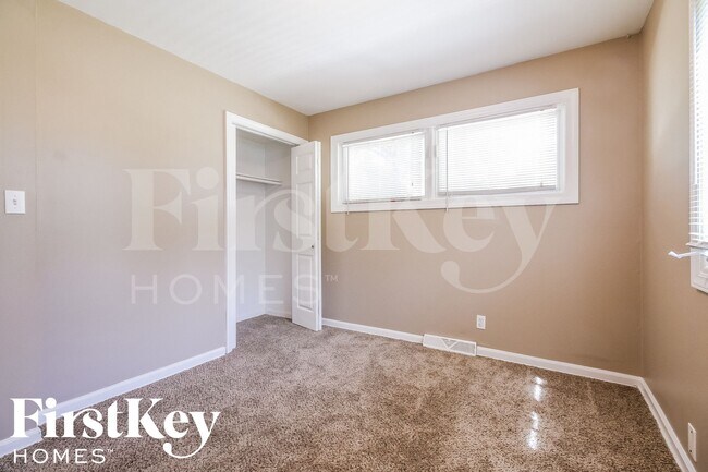 Building Photo - 2305 NE 61st St