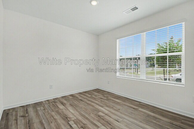 Building Photo - 313 W 18th St
