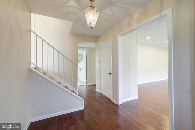 Building Photo - 1013 Westbriar Dr NE