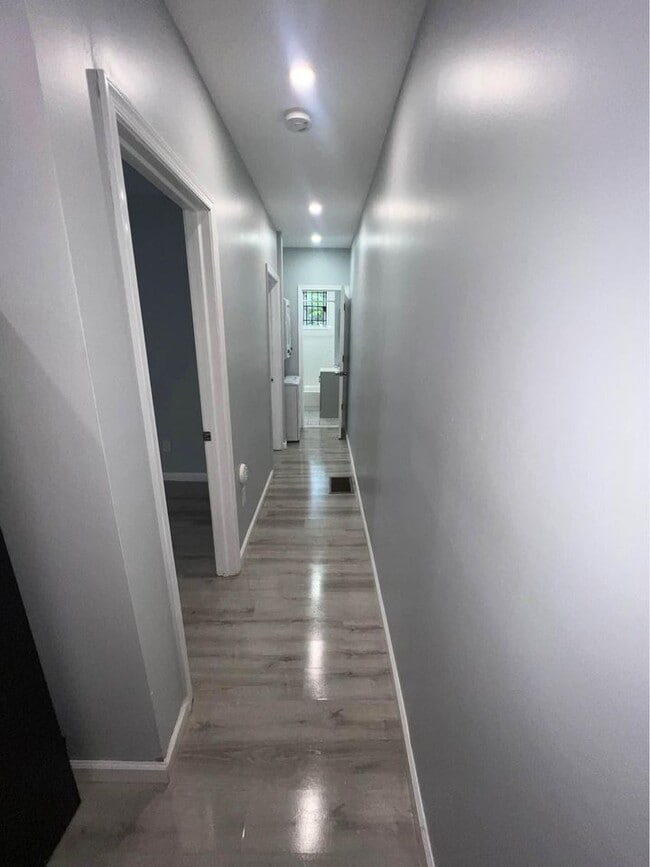 Building Photo - Sparks St