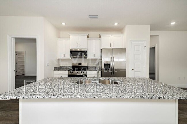Building Photo - 13330 Shea Cir