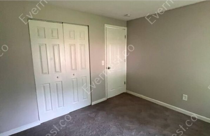 Building Photo - 547 Richards Rd