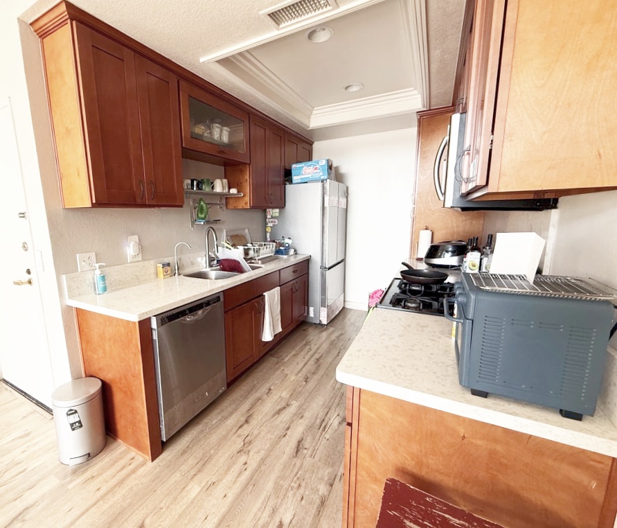 Building Photo - 5051 Rosewood Ave