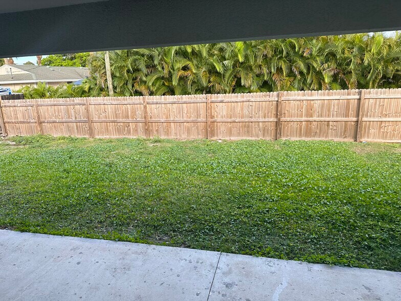 Building Photo - 1216 33rd Ave SW