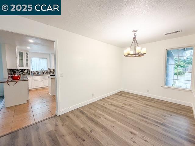 Building Photo - 530 Greenmont Dr