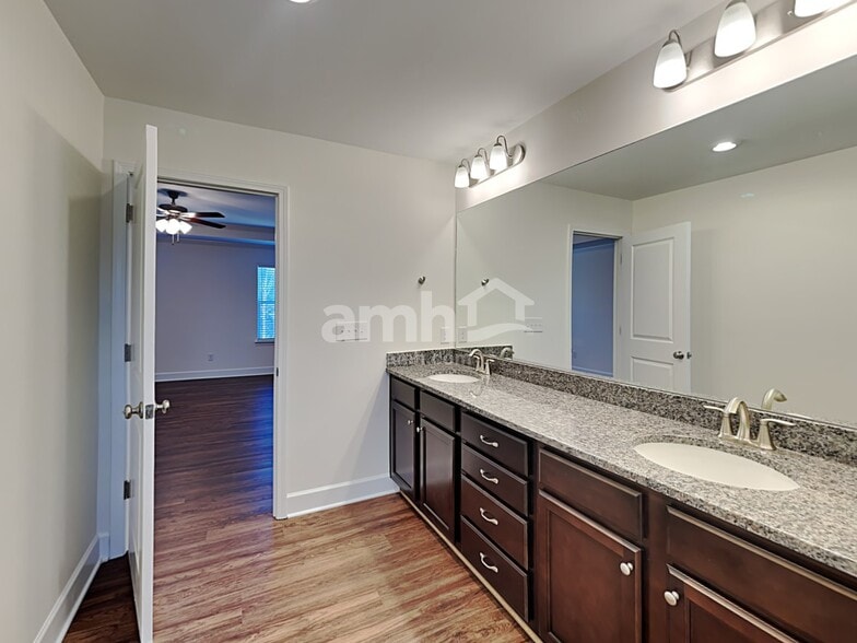 Building Photo - 4769 Chutney Dr