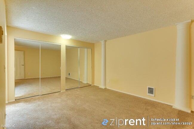 Building Photo - 2 br, 2 bath Condo - 13680 NE 69th St, Red...