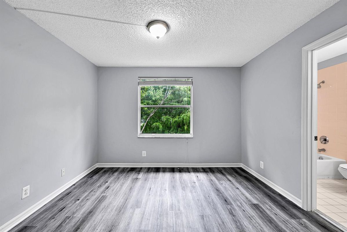 Building Photo - 8658 S Southgate Shores Cir