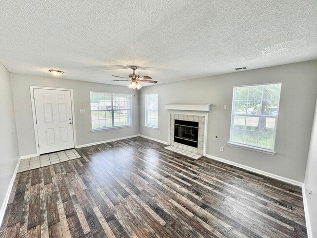 Building Photo - 140 Pinewood Dr