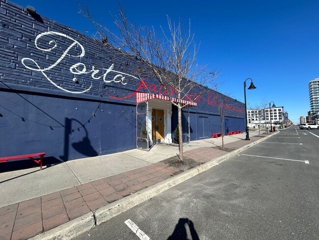 Building Photo - 1006 Summerfield Ave