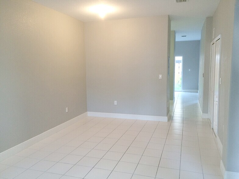 Building Photo - 1663 SE 29th St # 109