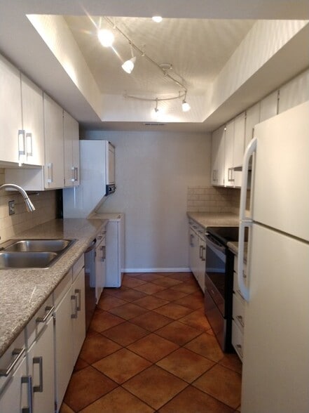 Building Photo - 207 S 600 E
