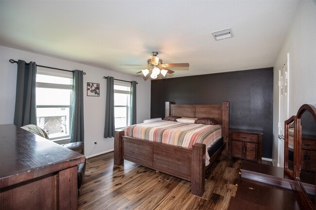 Building Photo - 2110 Stonehollow Ct