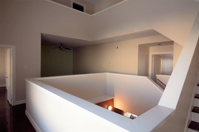 Building Photo - 9810 Marlink