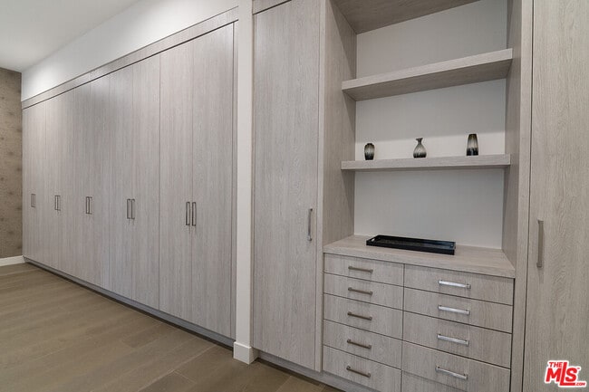 Building Photo - 10563 Ashton Ave