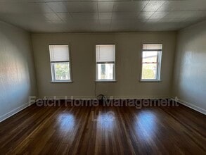 Building Photo - 233 S 4th St