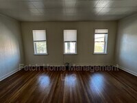 Building Photo - 233 S 4th St