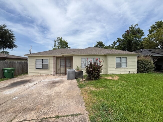 Building Photo - 3521 Grassmere St