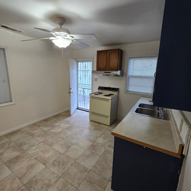 Building Photo - 3 Hillcrest St