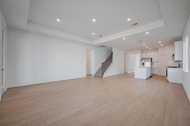 Building Photo - 1127 Sugar Dr