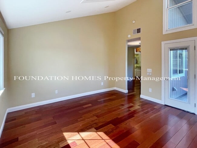 Building Photo - 216 San Ramon Way