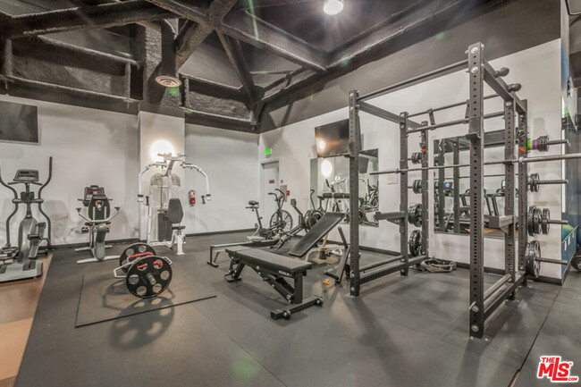 Gym - 1100 Wilshire Blvd