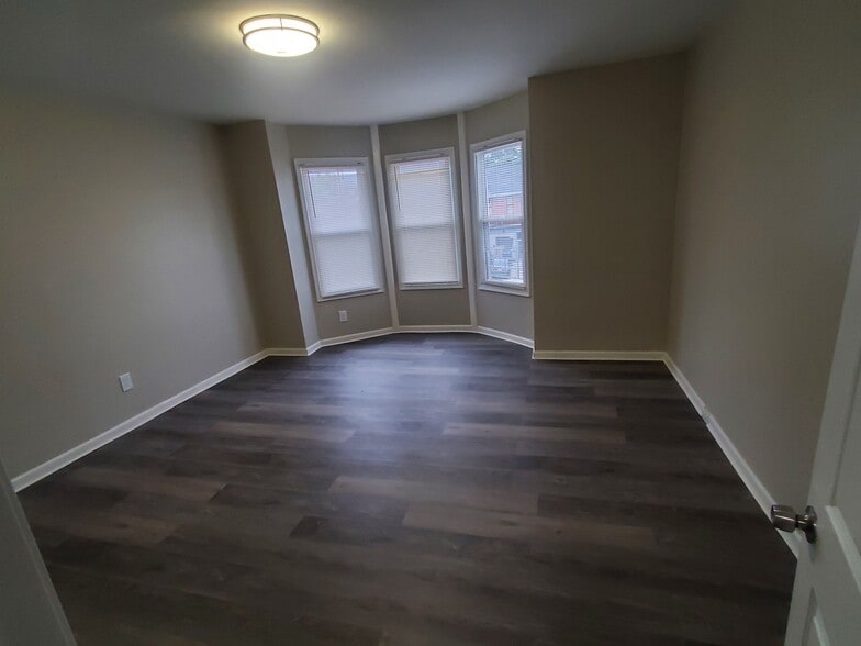 Living room - 404 W Main St
