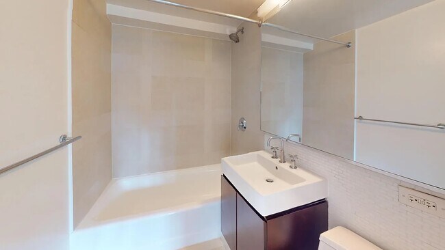 Building Photo - 220 E 63rd St
