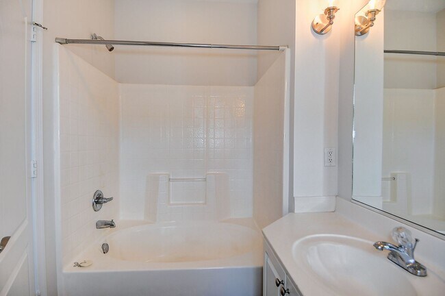 Building Photo - FOR RENT - VIRGINIA BEACH