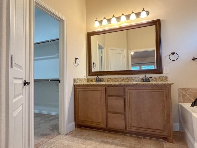 Building Photo - 1205 Roadrunner Dr