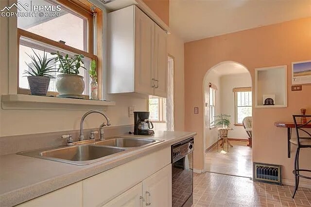 Building Photo - 1017 Iowa Ave