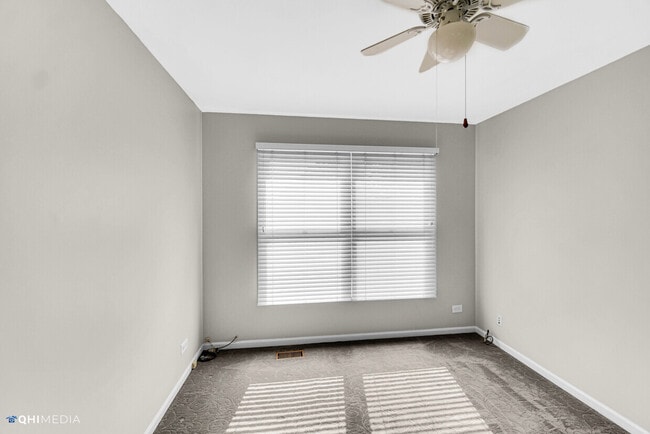 Building Photo - 2870 Roslyn Ln