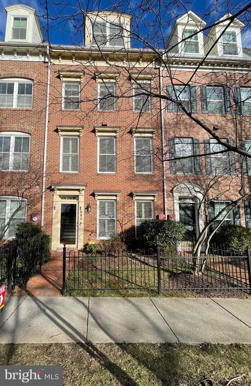 Building Photo - 680 9th St SW