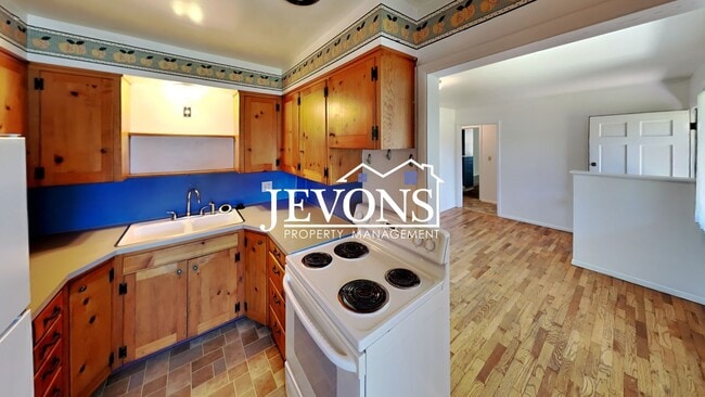 Building Photo - 4105 W Lincoln Ave