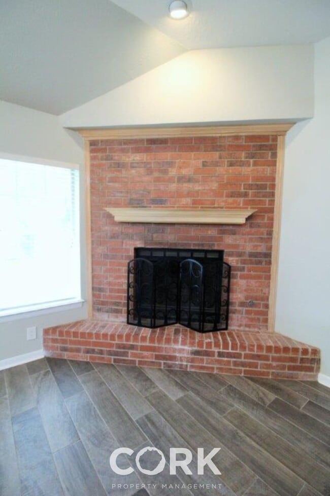 Building Photo - 927 Castle Rd